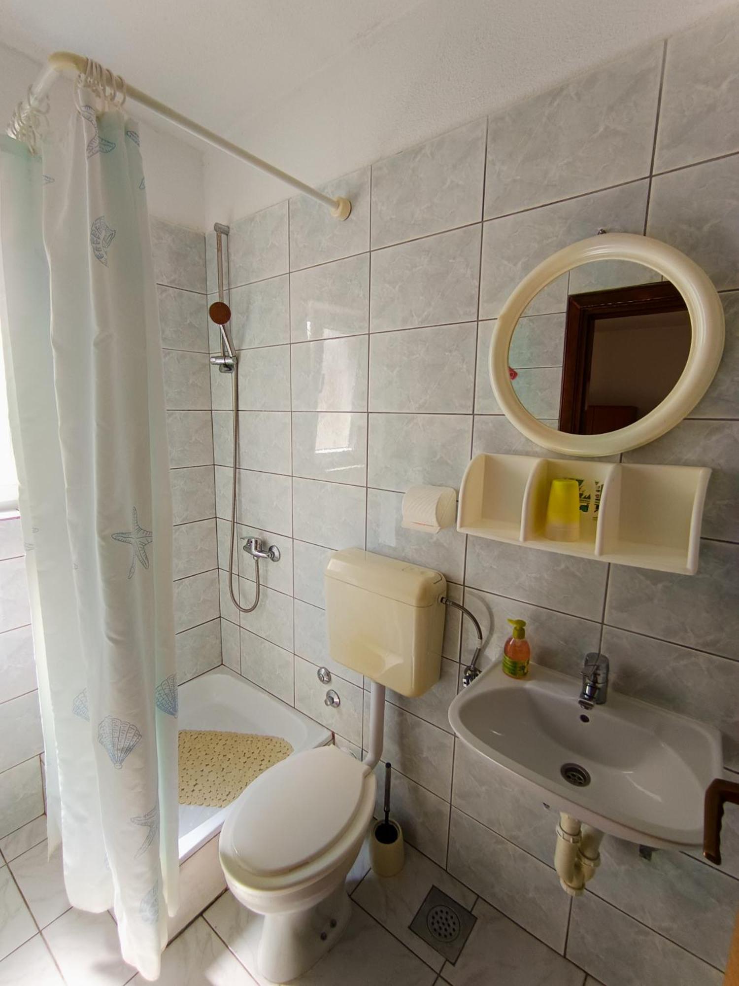 Studio Apartmani Marinella 바스카보다 객실 사진